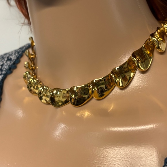 Monet Jewelry - Vintage❤️Monet Opening Night Gold Plated Necklace